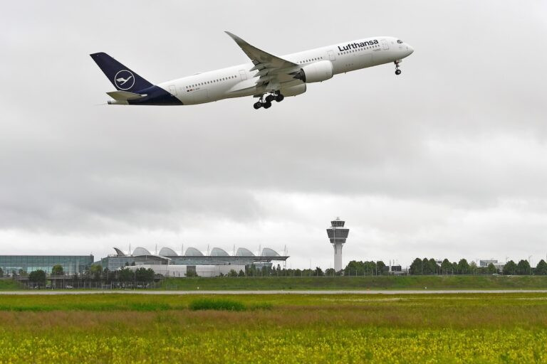 lufthansa-flies-from-munich-to-seattle-for-the-first-time