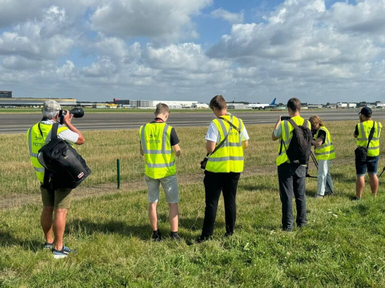 airplane-enthusiasts-receive-odd-consult-with-at-brussels-airport-–-air-cargo-week